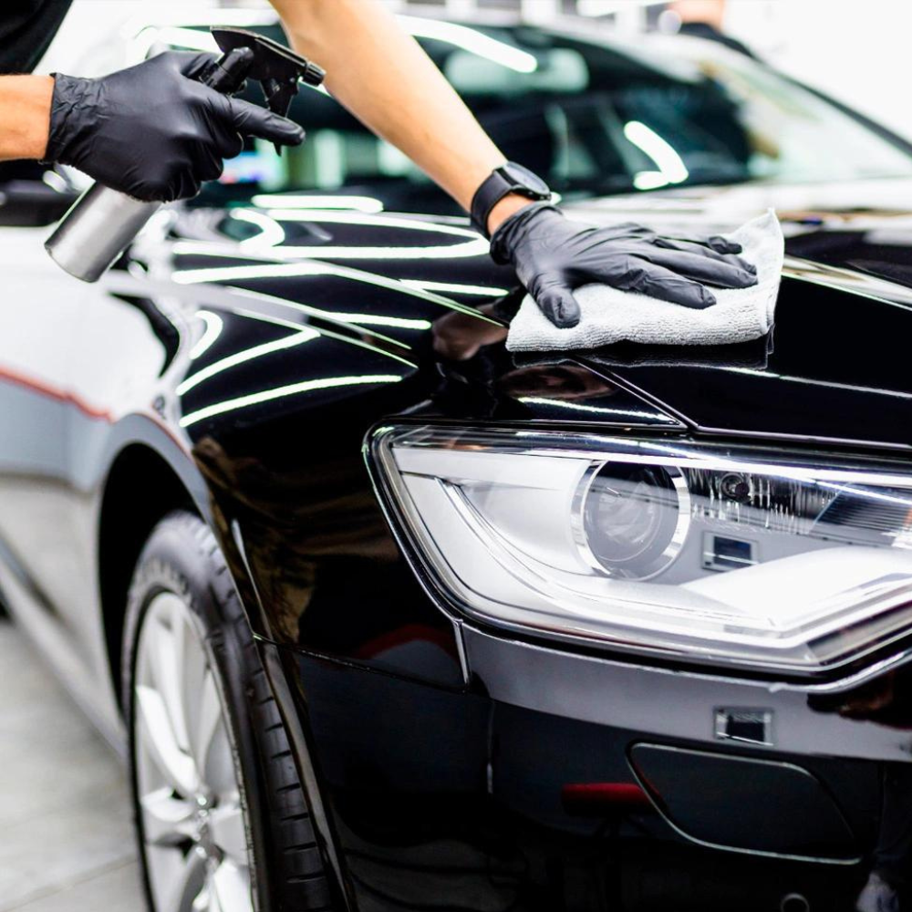 Servicio profesional de limpieza y detallado de vehículos / Professional vehicle cleaning and detailing service