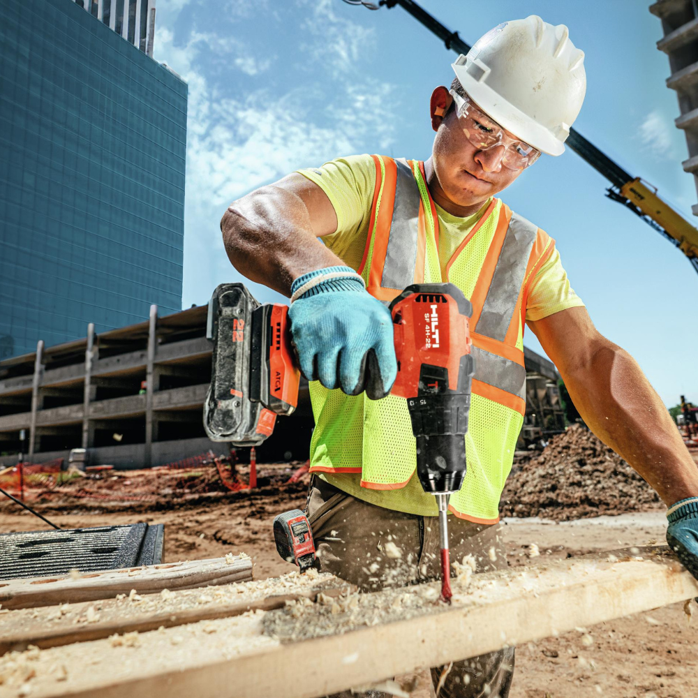 Herramientas profesionales utilizadas en un lugar de trabajo / Professional tools used at a work site