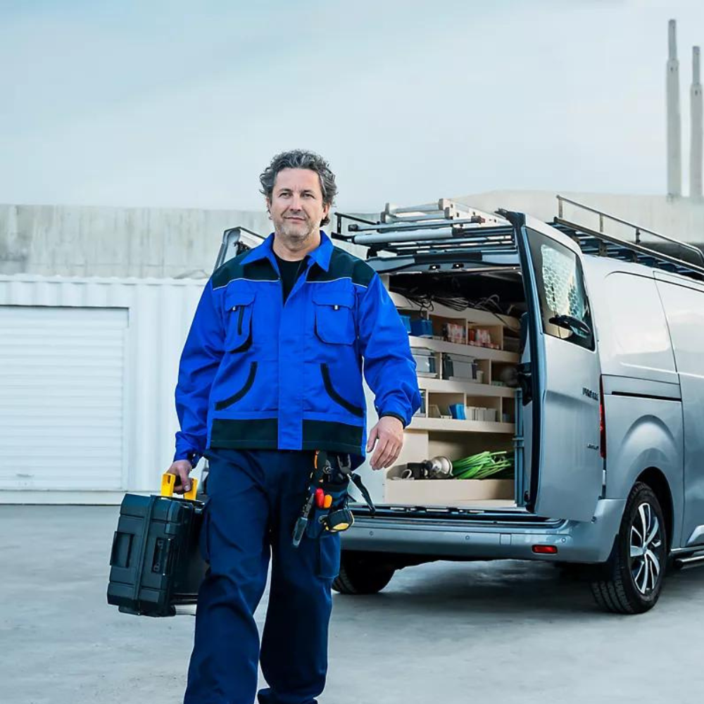 Vehículo comercial utilizado para las operaciones diarias de una empresa / Commercial vehicle used for daily business operations